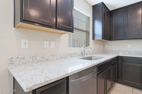 8029 Albeniz Pl, Phoenix AZ  85043 exterior