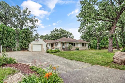 265 Floral Dr, Saint Paul, MN 55126-2333