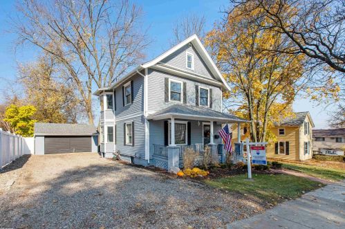 604 University Dr, Rochester, MI 48307-1850