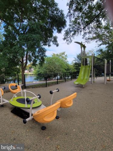 317 Graisbury Ave, Camden NJ 08106-2056 exterior