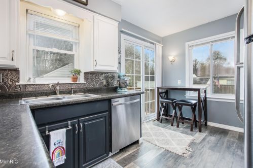 822 Royal Oak St, Wyoming MI exterior