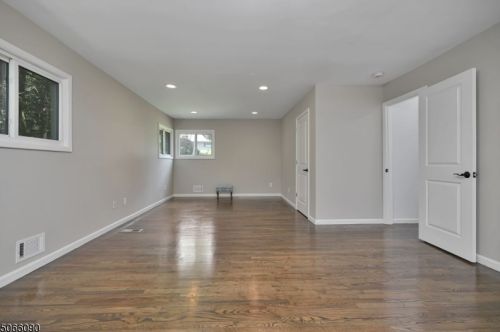 40 Camden Pl, West Milford Lakes NJ  07480-1106 exterior