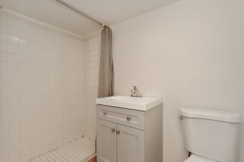 1817 Honore St, Chicago IL 60657-2007 exterior