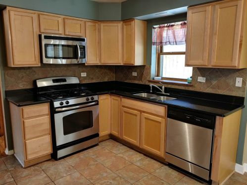 6853 Olmsted Ave, Chicago, IL 60631-1267