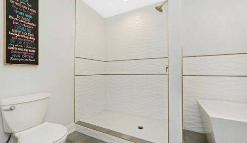 1837 Mozart St, Chicago IL 60647-5111 exterior