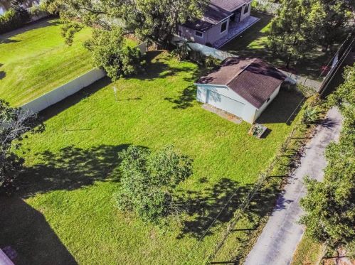 3305 Ehrlich Rd, Tampa FL  33618-2507 exterior