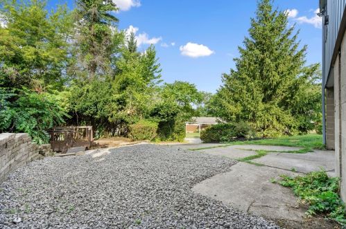 308 Frazier Dr, Pittsburgh PA 15235-5257 exterior