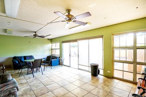 909 Ala Nanala St, Honolulu HI  96818-2951 exterior