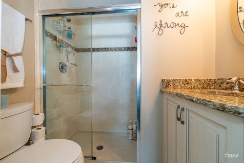 828 Stratford Ave, Elmhurst IL 60126-4651 exterior