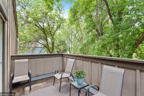 4828 Grenwich Way, Saint Paul MN 55128-2039 exterior