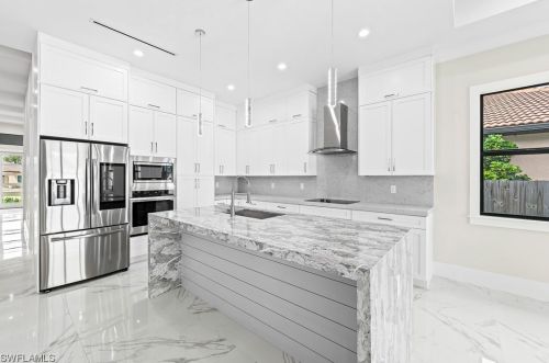 555 99 Ave, Naples FL 34108-2227 exterior