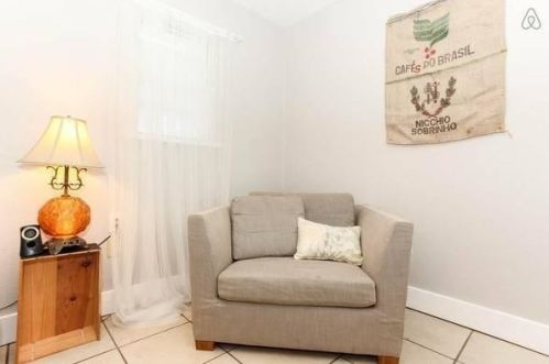 605 Elmwood Pl, Austin TX 78705-3115 exterior