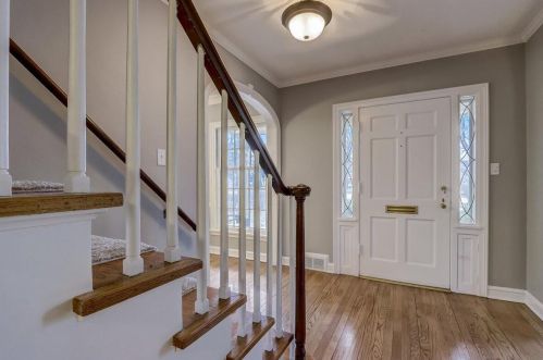 6405 Lk Dr, Milwaukee WI 53217-4229 exterior