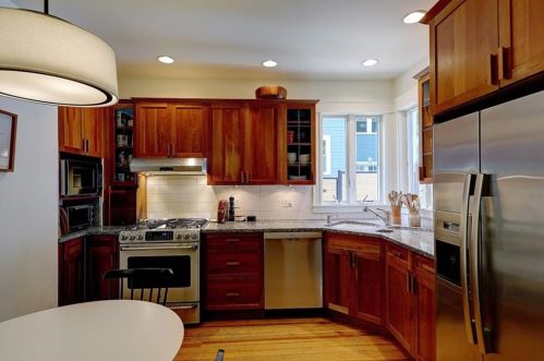 690 Angell St, Providence RI 02906-5309 exterior