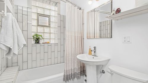 6211 Greenview Ave, Chicago IL  60660-1822 exterior