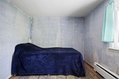 158 Center St, Windsor Locks CT 06096-2409 exterior