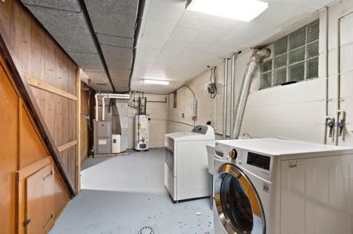 5034 Leona Dr, Pittsburgh PA 15227-3622 exterior