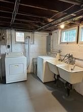 5552 Beacon St, Pittsburgh PA  15217-1905 exterior