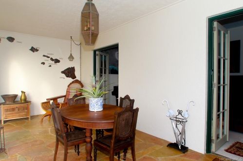 3415 Kaohinani Dr, Honolulu HI 96817-1040 exterior