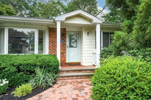 23 Raven Dr, Commack NY  11725-4707 exterior