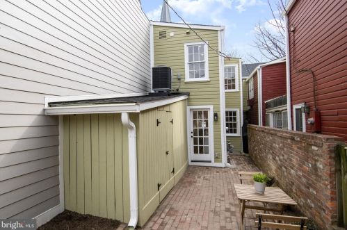 313 Royal St, Alexandria VA  22314-2628 exterior