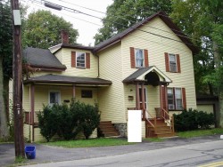 94 Auburn St, Newton, MA 02466-2502