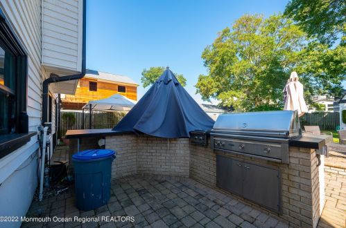 403 Newark Ave, Point Pleasant Beach NJ 08742-4141 exterior