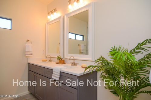 5690 Placita Amanecer, Tucson AZ  85718-4002 exterior