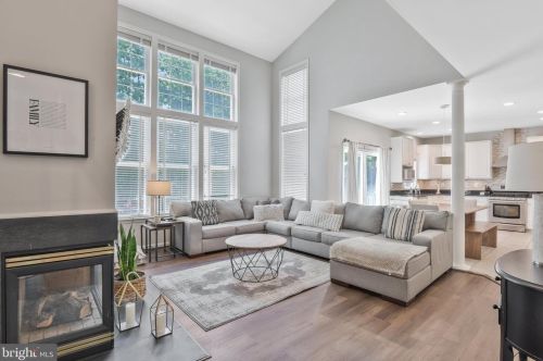 808 Kenneth Pl, Leesburg VA  20175-8984 exterior