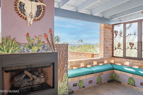 4305 Avenida Del Cazador, Tucson AZ  85718-7065 exterior