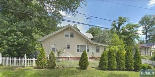 35 Orchard St, Teaneck NJ  07666-5001 exterior