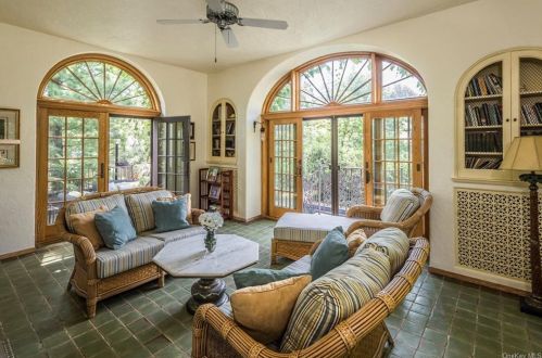 50 Sycamore Ave, Mount Vernon NY 10553-1241 exterior