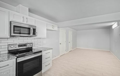 828 Cresta Loma Dr, Tucson AZ 85704-3706 exterior