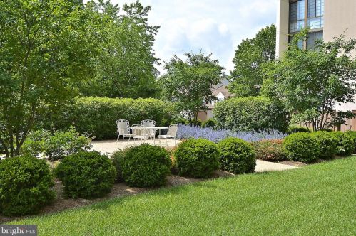 5300 Holmes Run Pkwy, Alexandria VA 22304-2834 exterior