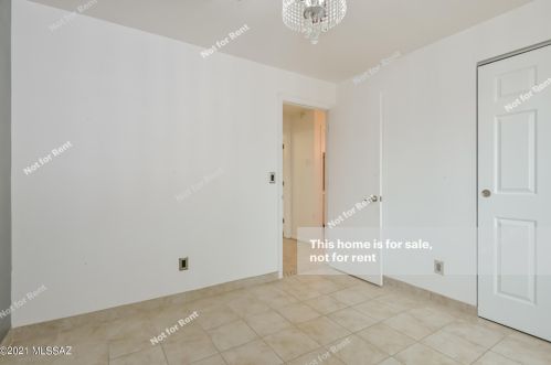 7005 Camino De Ln Tierra, Tucson AZ 85705-1008 exterior