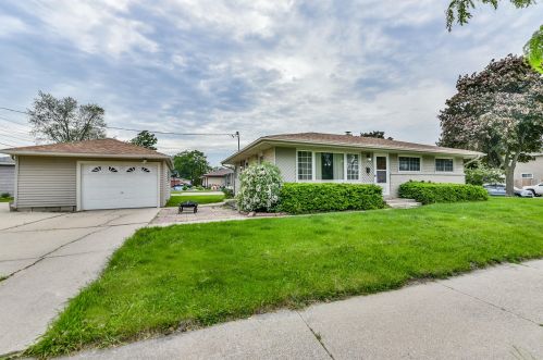 3809 87 St, Milwaukee WI 53225-3512 exterior