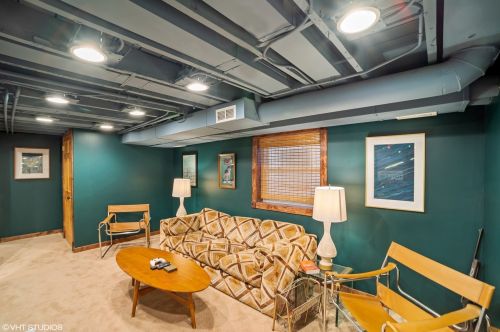 3067 Gresham Ave, Chicago IL 60618-6708 exterior