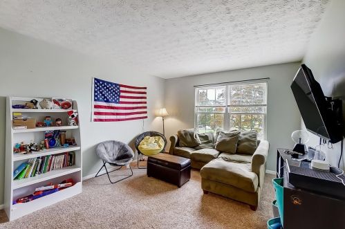 2227 Frst Rdg Dr, Hebron OH 43025-8000 exterior