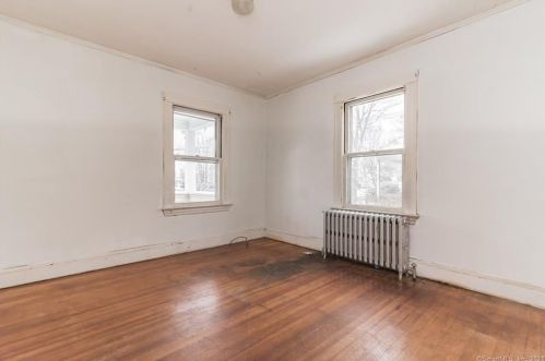 43 Elro St, Manchester CT 06040-4228 exterior