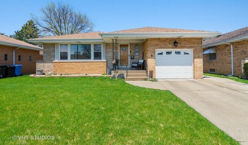 8528 Sunnyside Ave, Chicago, IL 60656-4148