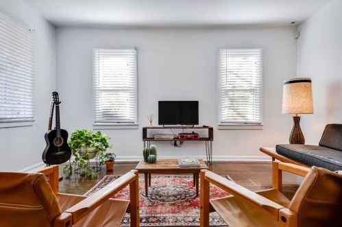 1310 Delano St, Austin TX  78721-2106 exterior