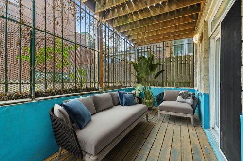 829 Wolfram St, Chicago IL  60657-5107 exterior