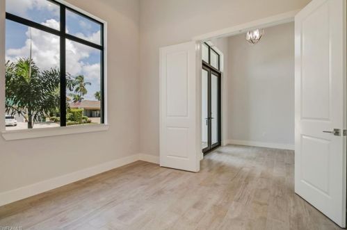 883 2nd St, Naples, FL 34120-2261