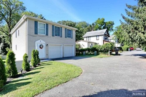 7 Lawrence Ave, Dumont NJ  07628-2708 exterior