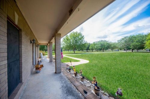 6303 Sprigg, Fulshear TX 77441-6305 exterior