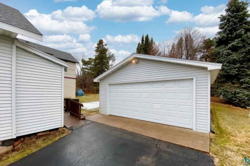 1009 5 St, Duluth MN 55806-2332 exterior