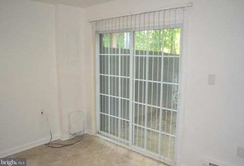 2295 Emerald Hts Ct, Herndon VA 20191-1714 exterior