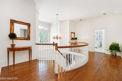 158 Clapboard Rdg Rd, Greenwich CT 06831-3351 exterior