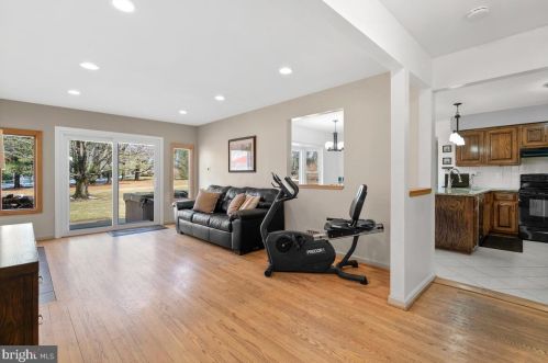 2 Granby Ct, Rockville MD 20855-1406 exterior