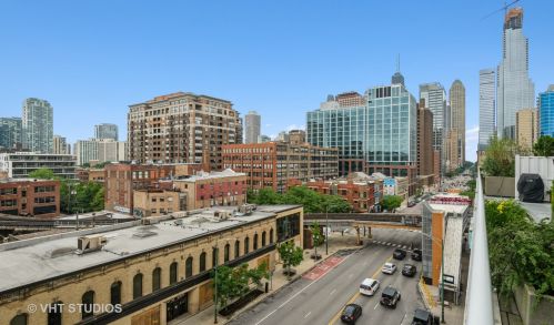 757 Orleans St, Chicago IL  60654-3514 exterior